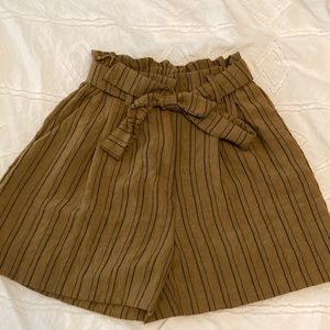 H&M HIGH WAISTED BROWN & BLACK SRTIPE SHORTS. Matching belt.